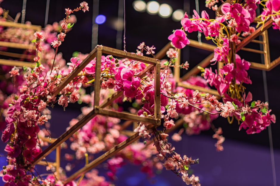 Foam-Free Installations: Pro Methods for Large Floral Displays